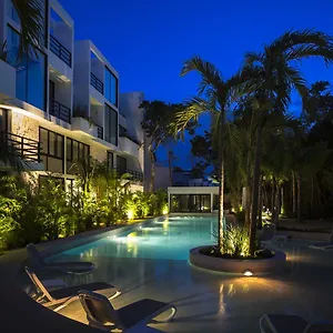 Anah Tulum **** Akumal
